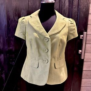 Ann Taylor size 2 petites, short sleeve blazer, in great condition